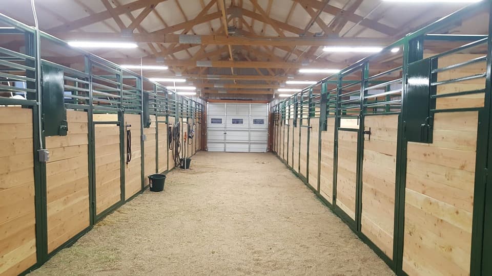 Greenhorn Horse Hotel - Image 1