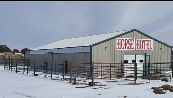 Greenhorn Horse Hotel - Image 2